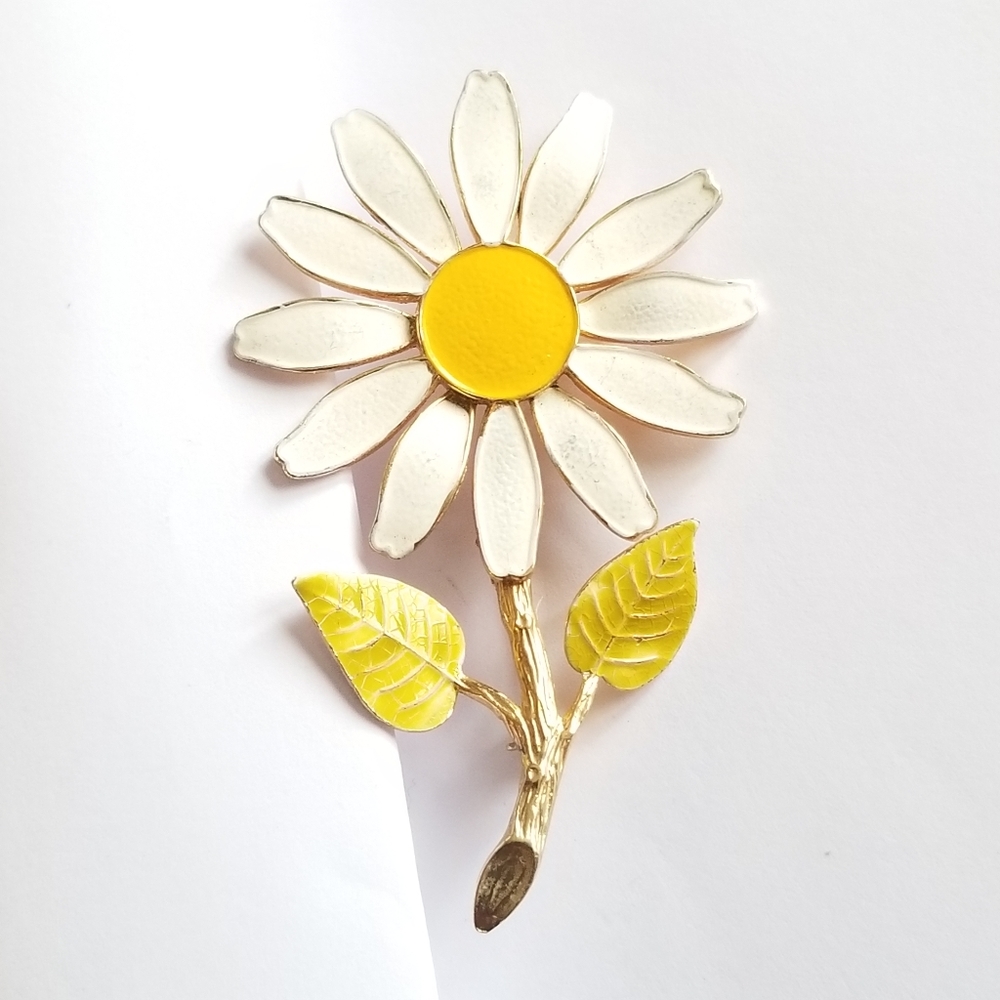 Vintage daisy brooch white yellow green gold tone Shasta flower power floral